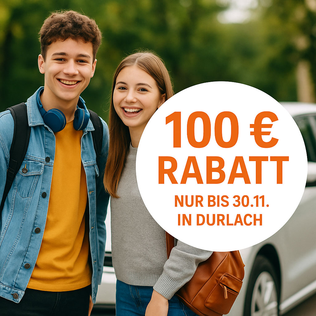 Zwei Schüler vor einem parkenden Fahrzeug