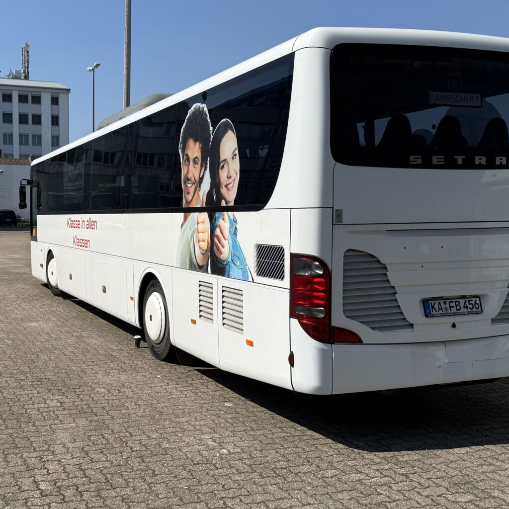 Setra 415 von der Rückseite fotografiert